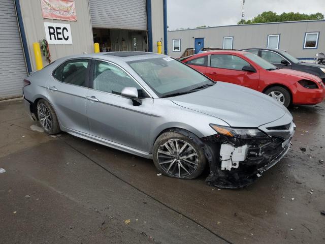 4T1G11BK2PU105654 - 2023 TOYOTA CAMRY SE NIGHT SHADE SILVER photo 4