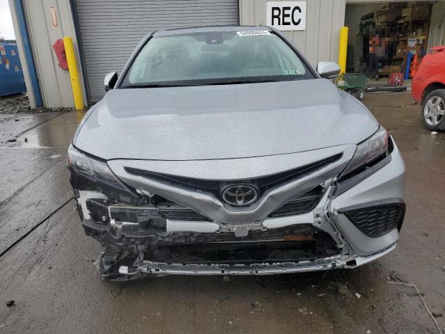 4T1G11BK2PU105654 - 2023 TOYOTA CAMRY SE NIGHT SHADE SILVER photo 5