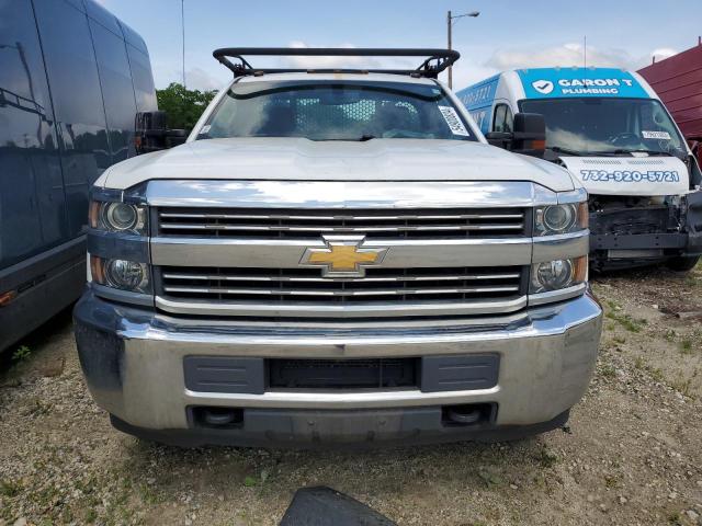 1GB3CYCG7JF104970 - 2018 CHEVROLET SILVERADO C3500 WHITE photo 5