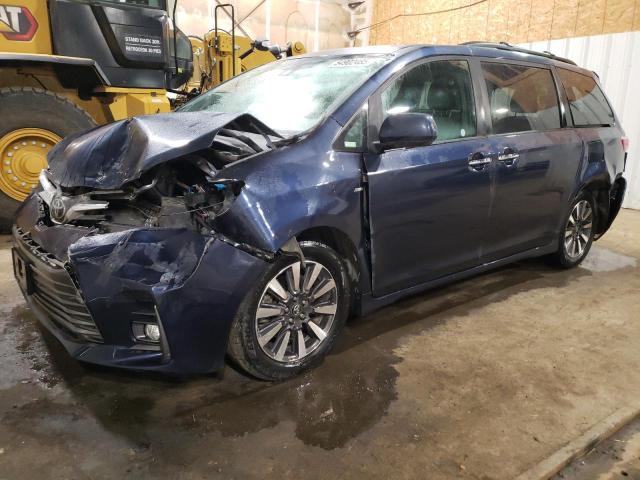 2018 TOYOTA SIENNA XLE, null