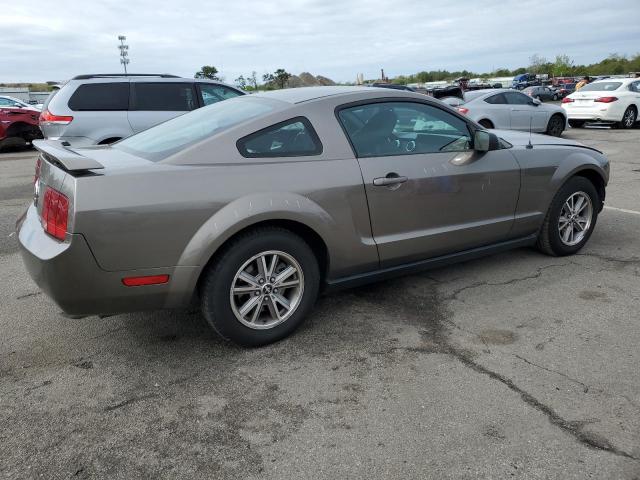 1ZVFT80N555257450 - 2005 FORD MUSTANG TAN photo 3