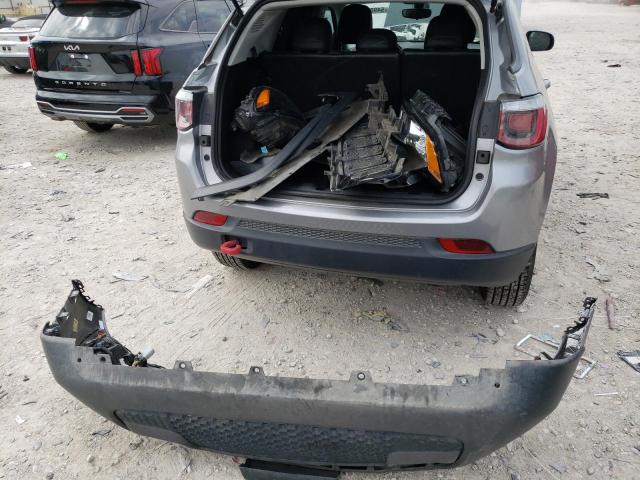 3C4NJDDB5JT451578 - 2018 JEEP COMPASS TRAILHAWK GRAY photo 13