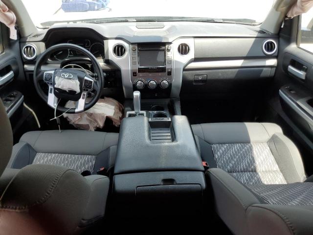 5TFTY5F1XJX009817 - 2018 TOYOTA TUNDRA DOUBLE CAB SR/SR5 SILVER photo 8