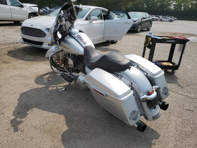 1HD1KRM18FB637218 - 2015 HARLEY-DAVIDSON FLHXS STREET GLIDE SPECIAL SILVER photo 3