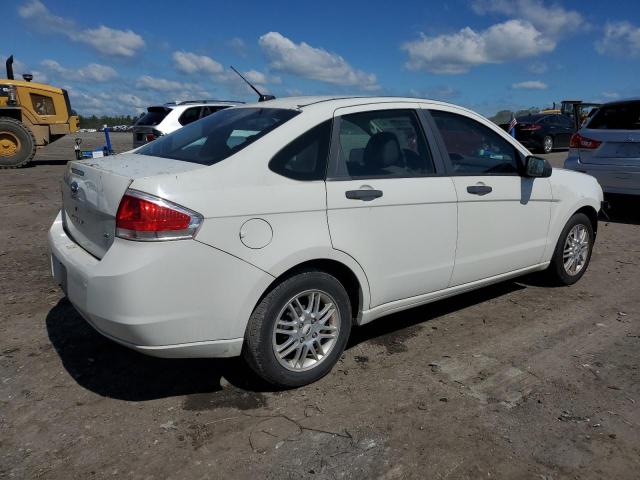 1FAHP35N09W118151 - 2009 FORD FOCUS SE WHITE photo 3