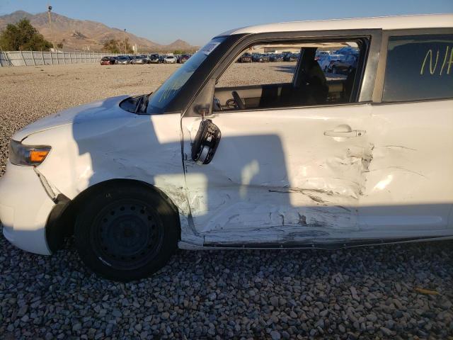 JTLKE50E681005376 - 2008 TOYOTA SCION XB WHITE photo 9