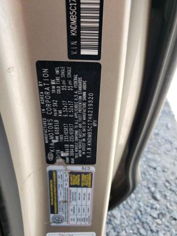 KNDMB5C17H6219320 - 2017 KIA SEDONA LX GOLD photo 13