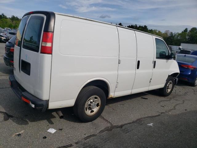 1GCWGFCA3B1125715 - 2011 CHEVROLET EXPRESS G2 WHITE photo 3