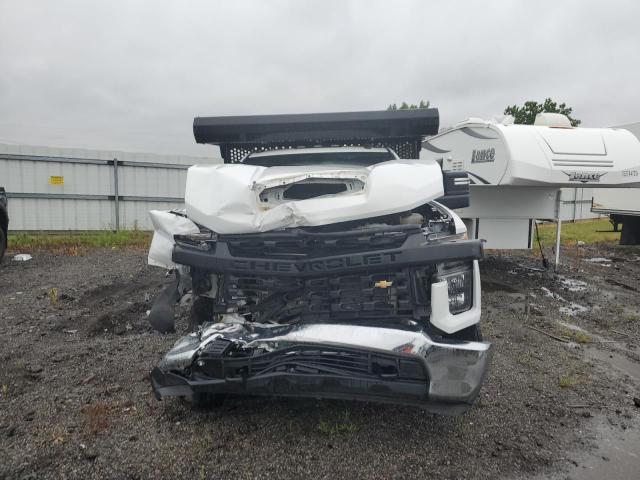 1GB3WRE77MF261848 - 2021 CHEVROLET SILVERADO C3500 WHITE photo 5