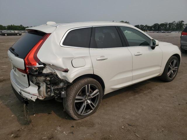 YV4A22RK7J1009351 - 2018 VOLVO XC60 T6 MOMENTUM WHITE photo 3