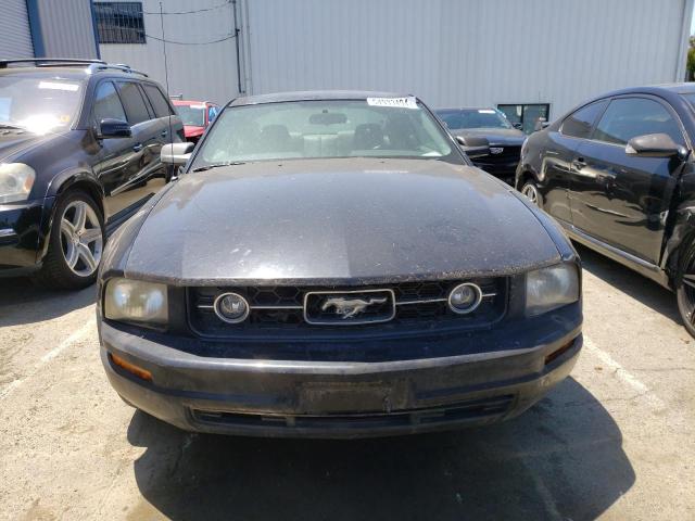 1ZVFT80N075221149 - 2007 FORD MUSTANG BLACK photo 5
