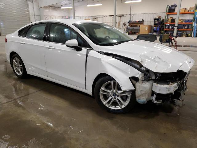 3FA6P0HD4JR255920 - 2018 FORD FUSION SE WHITE photo 4