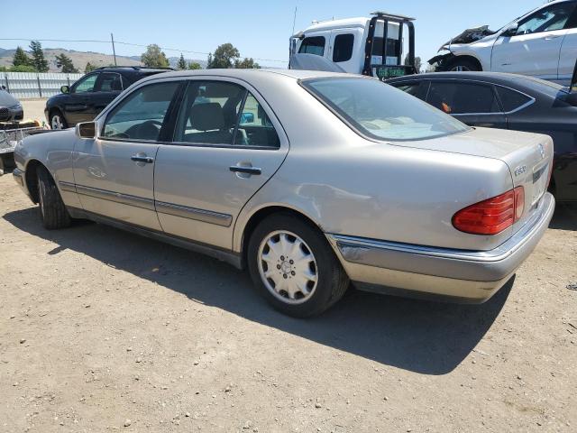 WDBJF55FXVA395768 - 1997 MERCEDES-BENZ E 320 TAN photo 2