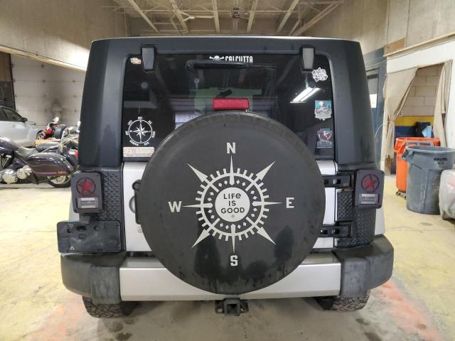 1J4GA59188L647870 - 2008 JEEP WRANGLER U SAHARA Gümüş foto 6