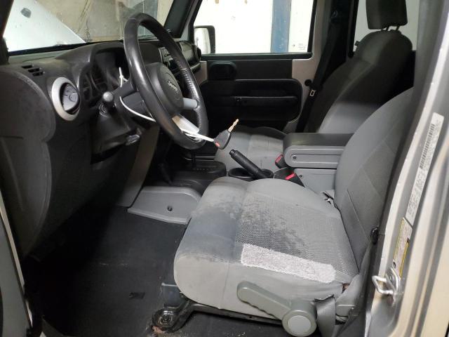1J4GA59188L647870 - 2008 JEEP WRANGLER U SAHARA Gümüş foto 7