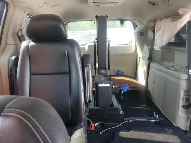 2C4RC1CG2CR143703 - 2012 CHRYSLER TOWN & COU TOURING L SILVER photo 10