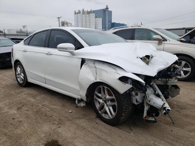 3FA6P0H74GR200421 - 2016 FORD FUSION SE WHITE photo 4