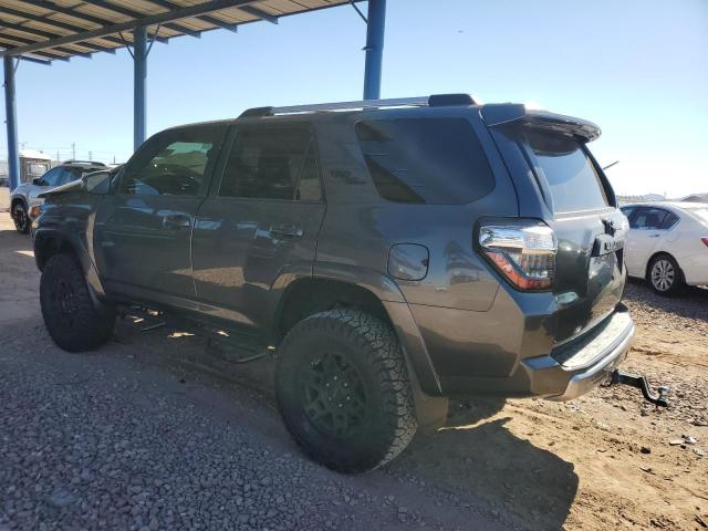 JTEBU5JR4J5521732 - 2018 TOYOTA 4RUNNER SR5/SR5 PREMIUM Сірий фото 2