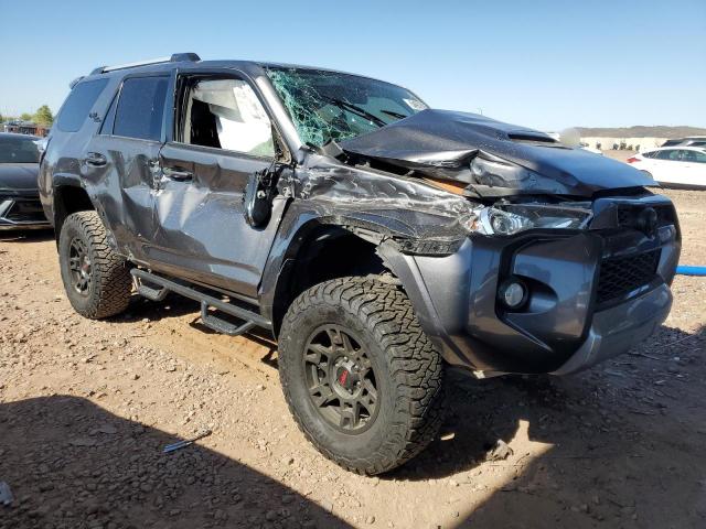 JTEBU5JR4J5521732 - 2018 TOYOTA 4RUNNER SR5/SR5 PREMIUM Сірий фото 4