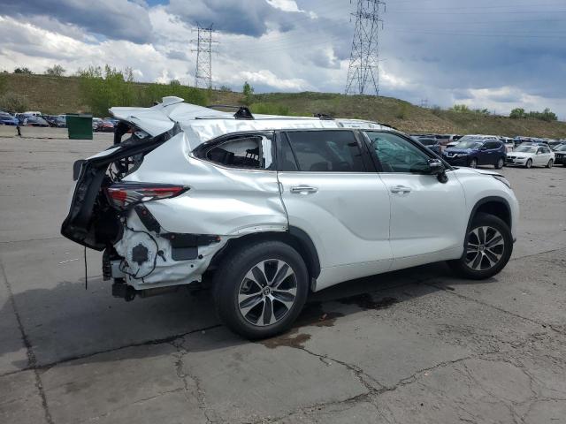 5TDHZRBH8NS176878 - 2022 TOYOTA HIGHLANDER XLE WHITE photo 3