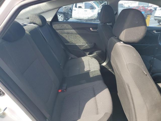 3KPC24A3XKE049529 - 2019 HYUNDAI ACCENT SE Weiß Foto 10