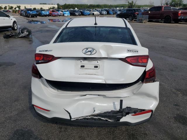 3KPC24A3XKE049529 - 2019 HYUNDAI ACCENT SE Weiß Foto 6