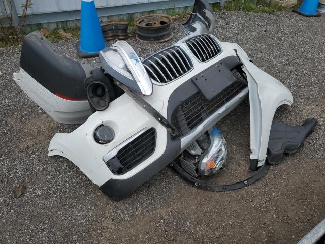 WBXHT3C39J5F91232 - 2018 BMW X1 XDRIVE28I Weiß Foto 13