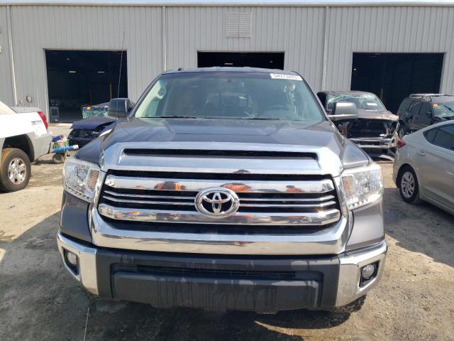5TFUW5F16HX595047 - 2017 TOYOTA TUNDRA DOUBLE CAB SR/SR5 GRAY photo 5