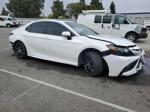 4T1G11AK3NU037962 - 2022 TOYOTA CAMRY SE WHITE photo 4