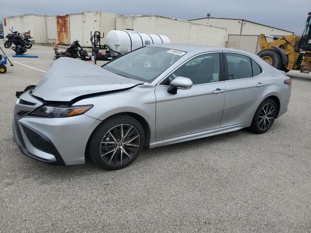 4T1G11AK0RU241947 - 2024 TOYOTA CAMRY SE NIGHT SHADE SILVER photo 1