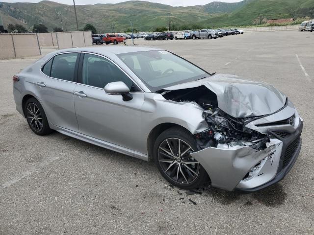 4T1G11AK0RU241947 - 2024 TOYOTA CAMRY SE NIGHT SHADE SILVER photo 4