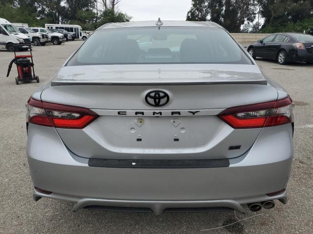 4T1G11AK0RU241947 - 2024 TOYOTA CAMRY SE NIGHT SHADE SILVER photo 6