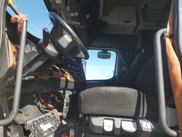 1FUJHHDR2LLKS3768 - 2020 FREIGHTLINER CASCADIA 1 CREAM photo 5