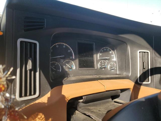 1FUJHHDR2LLKS3768 - 2020 FREIGHTLINER CASCADIA 1 CREAM photo 8