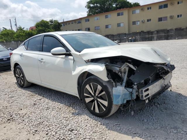 1N4BL4DW4KC151260 - 2019 NISSAN ALTIMA SV WHITE photo 4