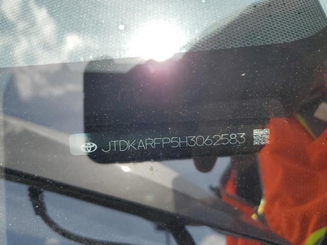 JTDKARFP5H3062583 - 2017 TOYOTA PRIUS PRIM 银色 照片 12