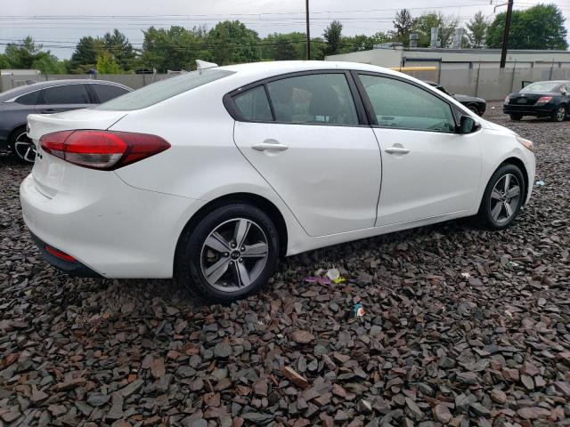 3KPFL4A74JE256087 - 2018 KIA FORTE LX WHITE photo 3