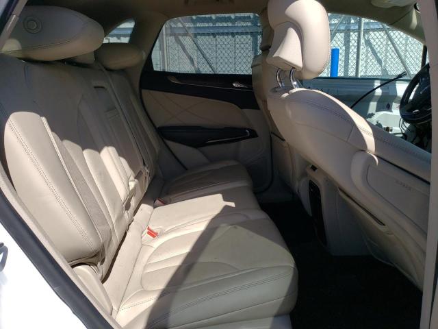 5LMCJ3D91HUL51484 - 2017 LINCOLN MKC RESERVE WHITE photo 11