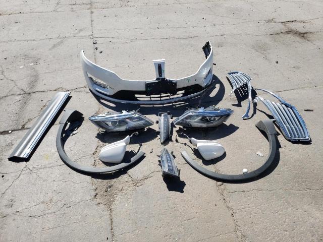 5LMCJ3D91HUL51484 - 2017 LINCOLN MKC RESERVE WHITE photo 13