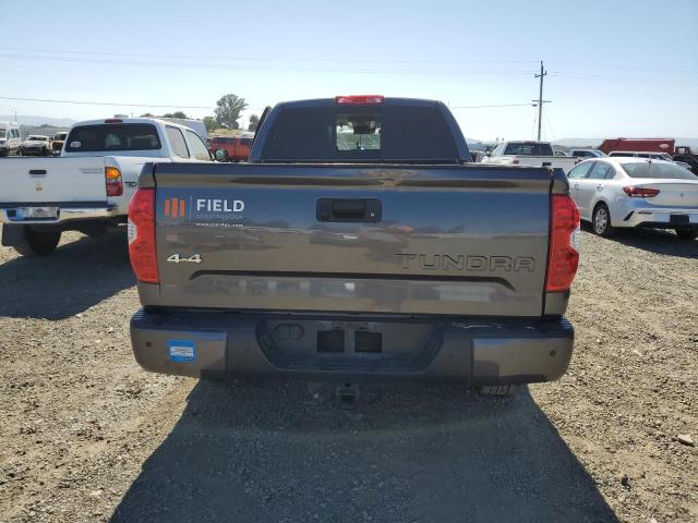 5TFUY5F16JX718796 - 2018 TOYOTA TUNDRA DOUBLE CAB SR/SR5 GRAY photo 6