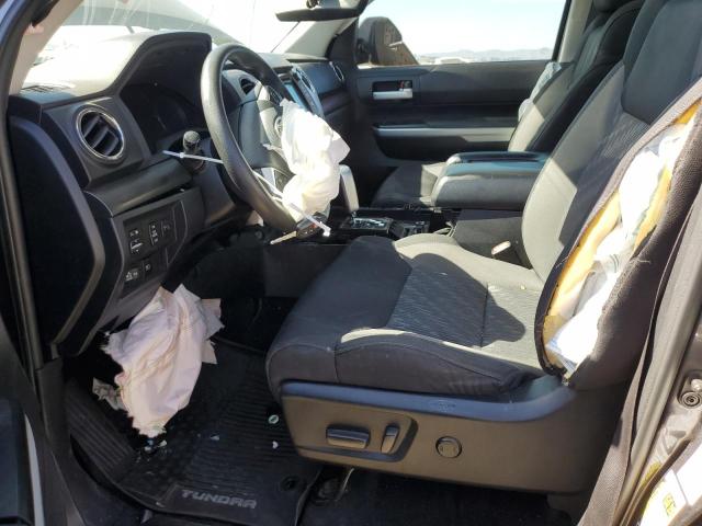 5TFUY5F16JX718796 - 2018 TOYOTA TUNDRA DOUBLE CAB SR/SR5 GRAY photo 7