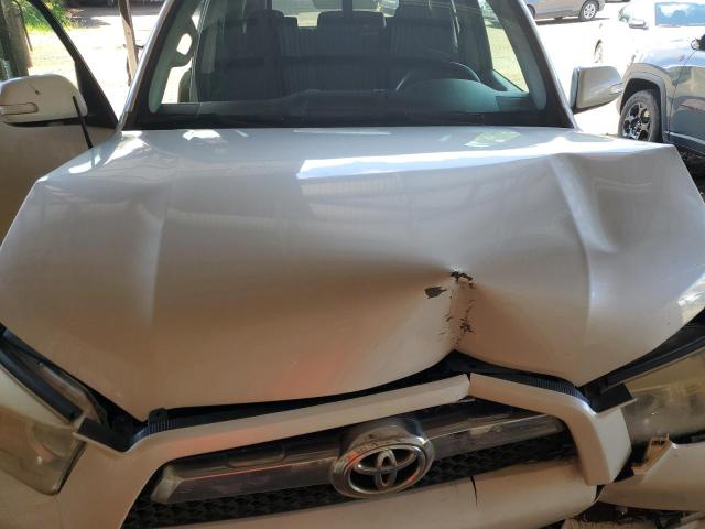 JTEZU5JR3A5004808 - 2010 TOYOTA 4RUNNER SR5 WHITE photo 12