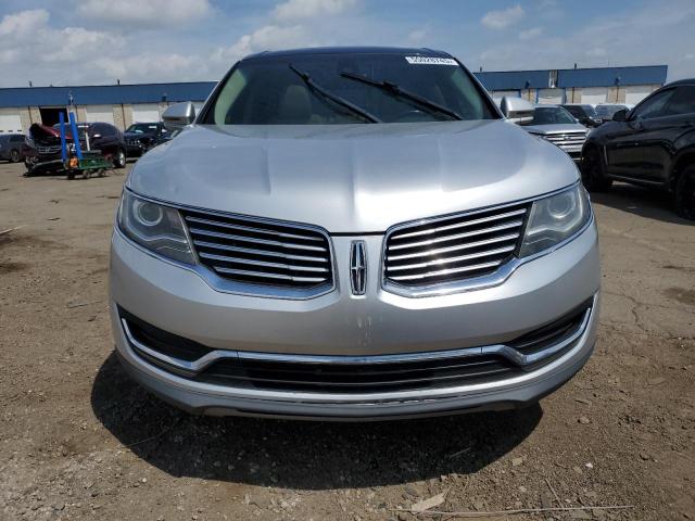 2LMTJ8LR2GBL60494 - 2016 LINCOLN MKX RESERVE SILVER photo 5