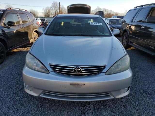 4T1BF30K35U592807 - 2005 TOYOTA CAMRY LE ვერცხლისფერი ფოტო 5