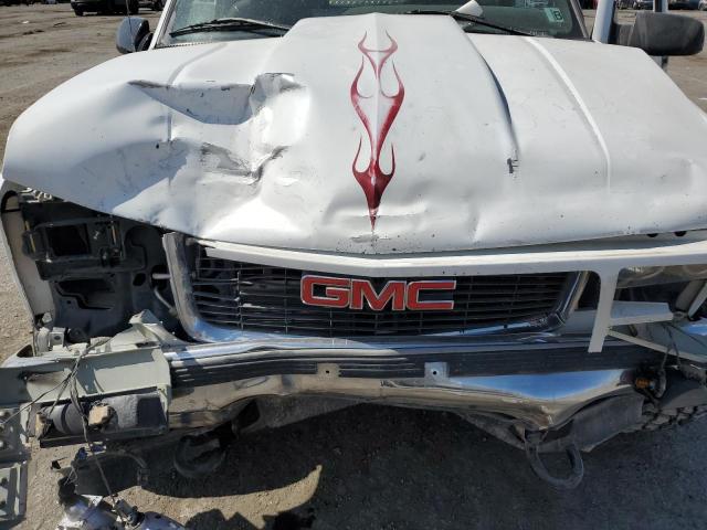 1GTEK14RXTZ542379 - 1996 GMC SIERRA K1500 WHITE photo 11