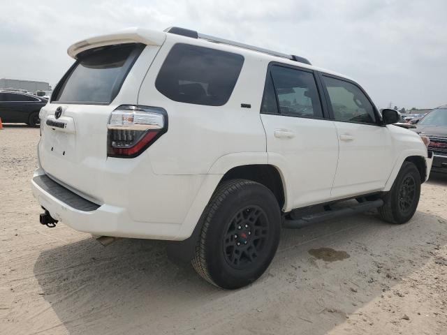 JTEEU5JR8R5307111 - 2024 TOYOTA 4RUNNER SR5 WHITE photo 3