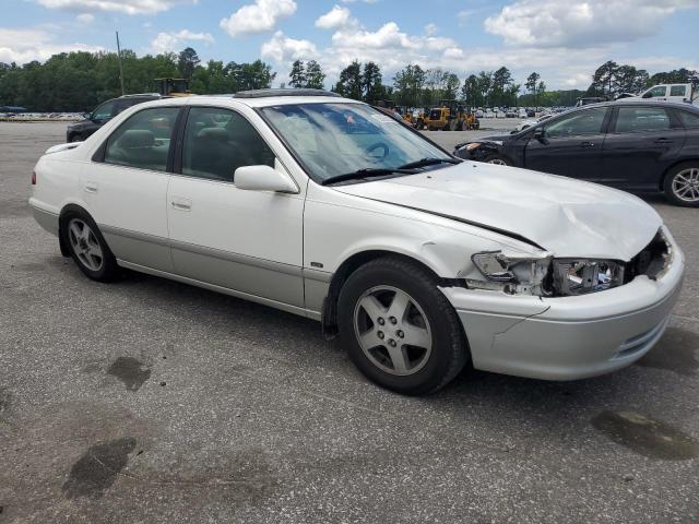 JT2BG22KX10572881 - 2001 TOYOTA CAMRY CE WHITE photo 4