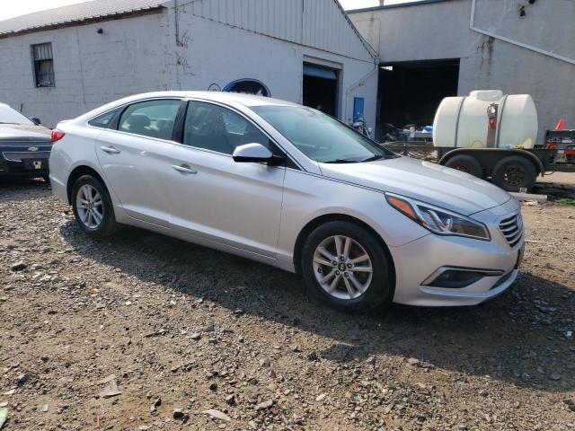 5NPE24AF9GH350668 - 2016 HYUNDAI SONATA SE SILVER photo 4