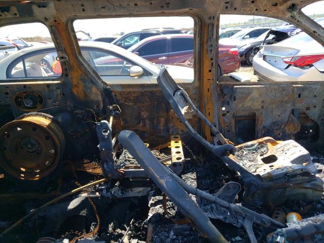 1C4GP45R15B269063 - 2005 CHRYSLER TOWN & COU ბეჟი ფოტო 6