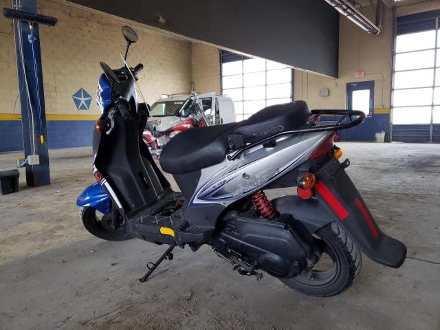 E02U6A0350C000573 - 2018 KYMCO USA INC AGILITY 50 BLUE photo 3